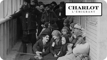 Jaquette du court métrage L'Emigrant de Charlie Chaplin représentant des immigrants sur un bateau en partance pour New York. Le film est à retrouver dans le catalogue du projecteur Tikino.
